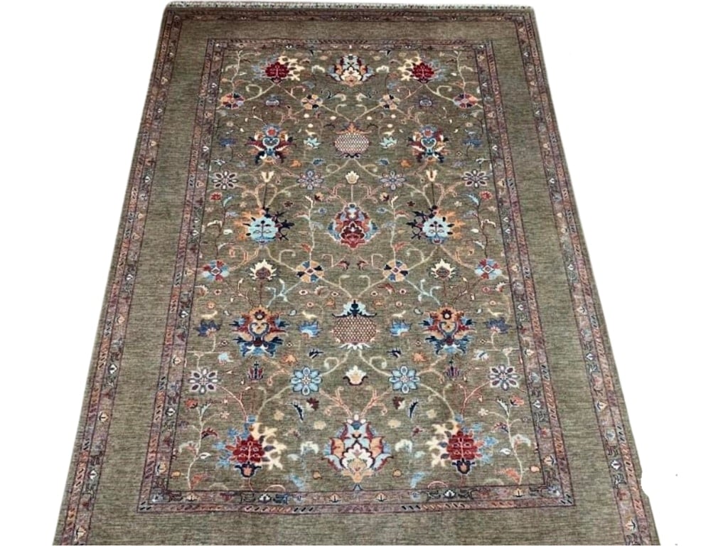 Tribal Rug. (6.7 x 9.9)